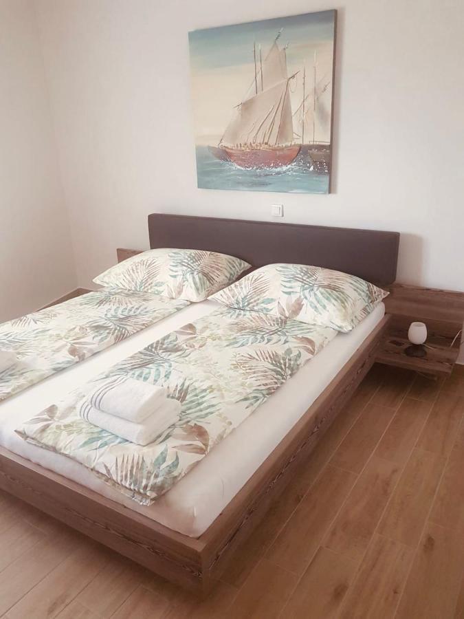 Apartmani Tin Starigrad Paklenica Exterior foto