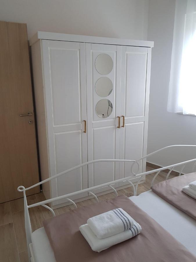 Apartmani Tin Starigrad Paklenica Exterior foto